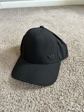 adidas Originals Black womens athletic hat. light weight and breathable